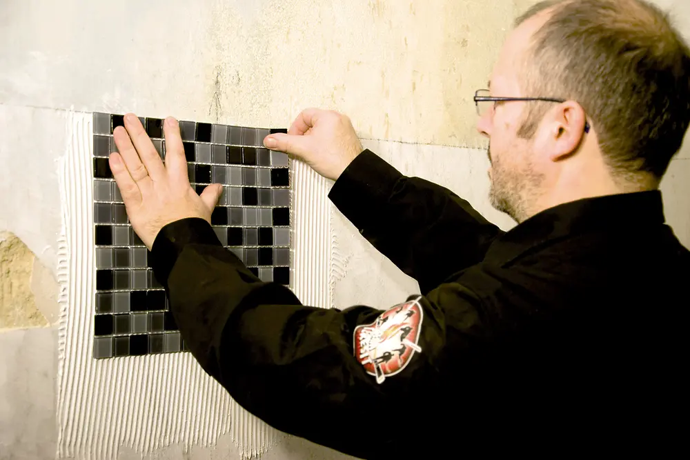 Mit dem hochflexiblen Klebstoff CM 77 UltraFlex wird Ceresit den steigenden Anforderungen an die fachmännische Handwerksleistung und an die Mörtel gerecht