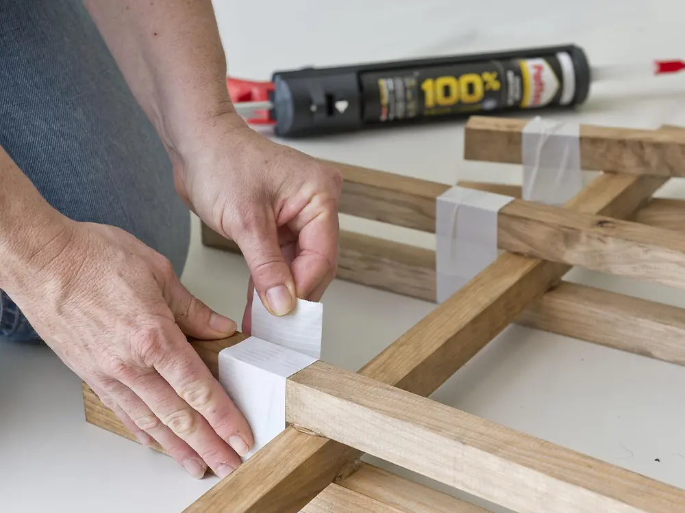 Schräg-sein ist in: Mit Pattex 100% Kleben und Montieren ein hippes Design-Regal selbst kleben und montieren.