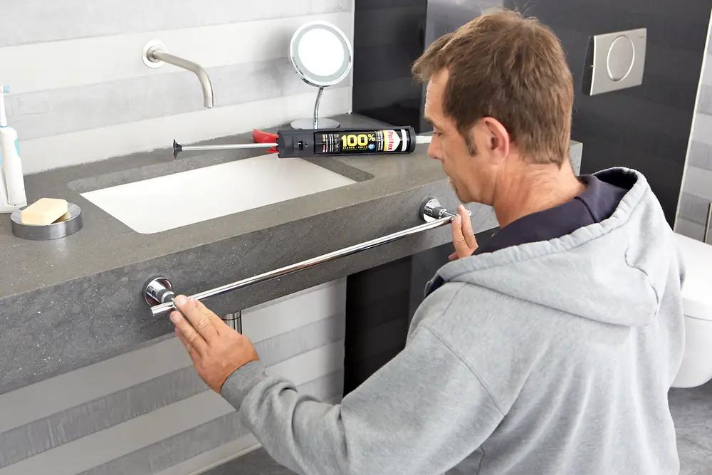 Mit Pattex 100% Kleben und Montieren eine praktische Handtuchstange sicher anbringen