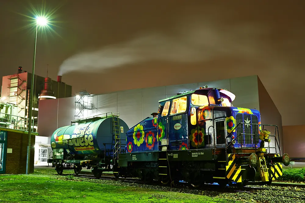 Auf der Werkstour vorbei an der Pril-Lok erfuhren die Besucher Wissenswertes rund um Henkel und den Standort Holthausen.
